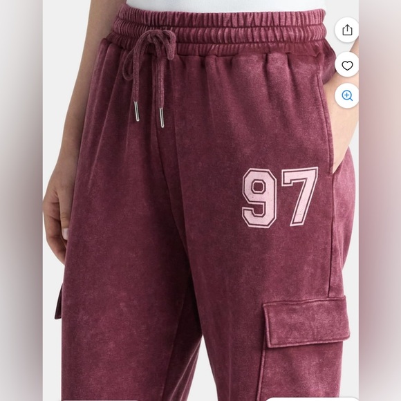 No Boundaries Mineral Wash Cargo Sweatpants For Women In Dark Cherry. - Picture 5 of 6